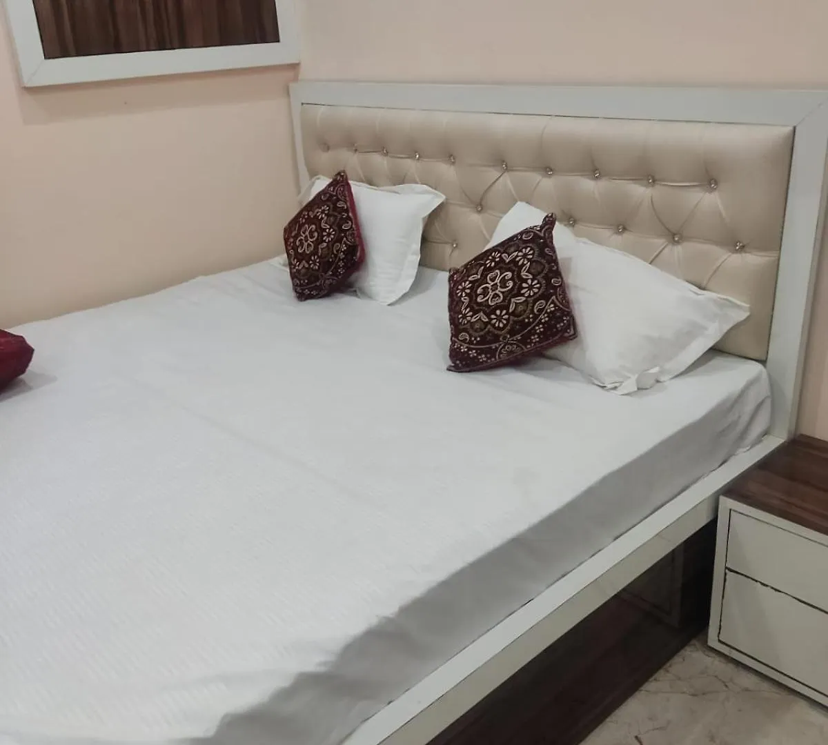 The Orchid Villa Homestay - Walkable Distance From Taj Mahal Agra