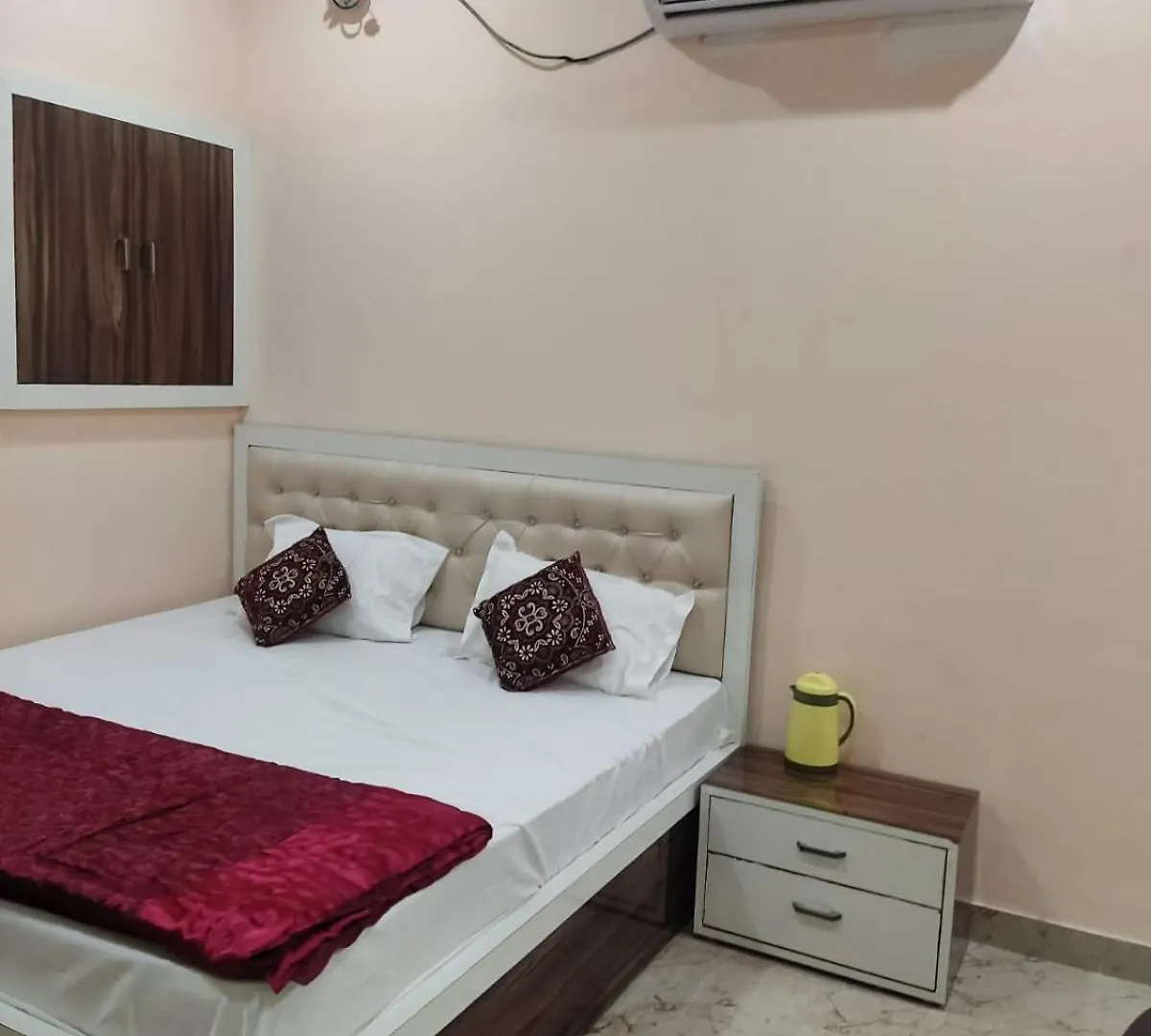 The Orchid Villa Homestay - Walkable Distance From Taj Mahal Agra